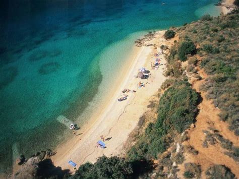 inculate in spiaggia|UNA GIORNATA A RAB .